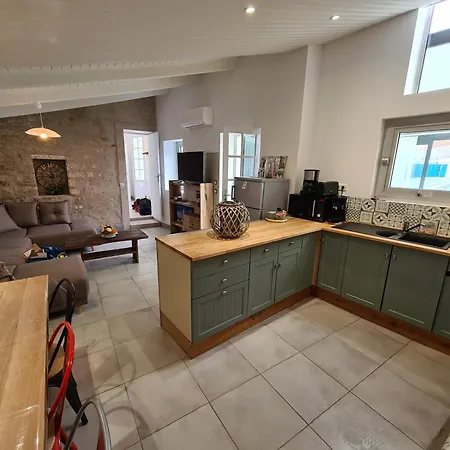 Maison De Village Au Calme Climatisee 1 펜션 *